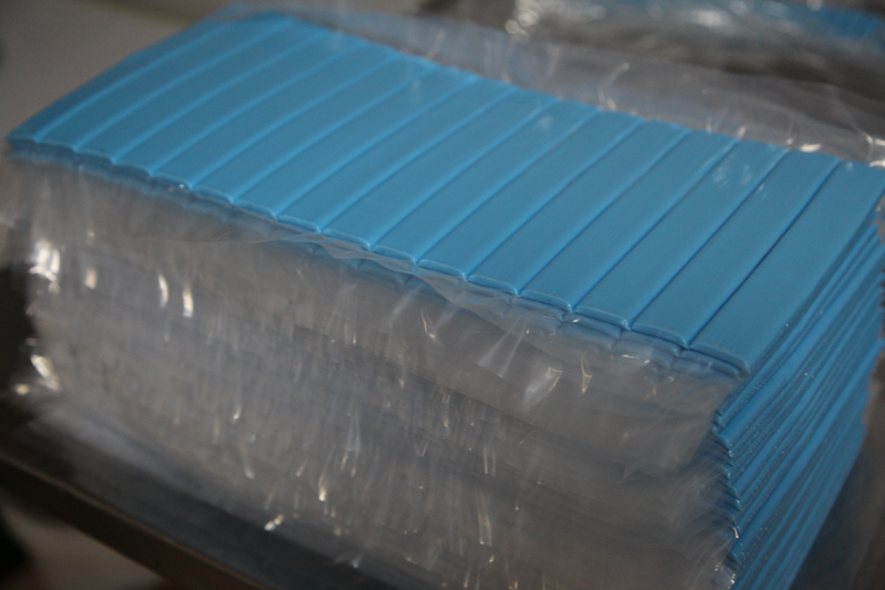 硅膠材質(zhì)好還是pvc材料好